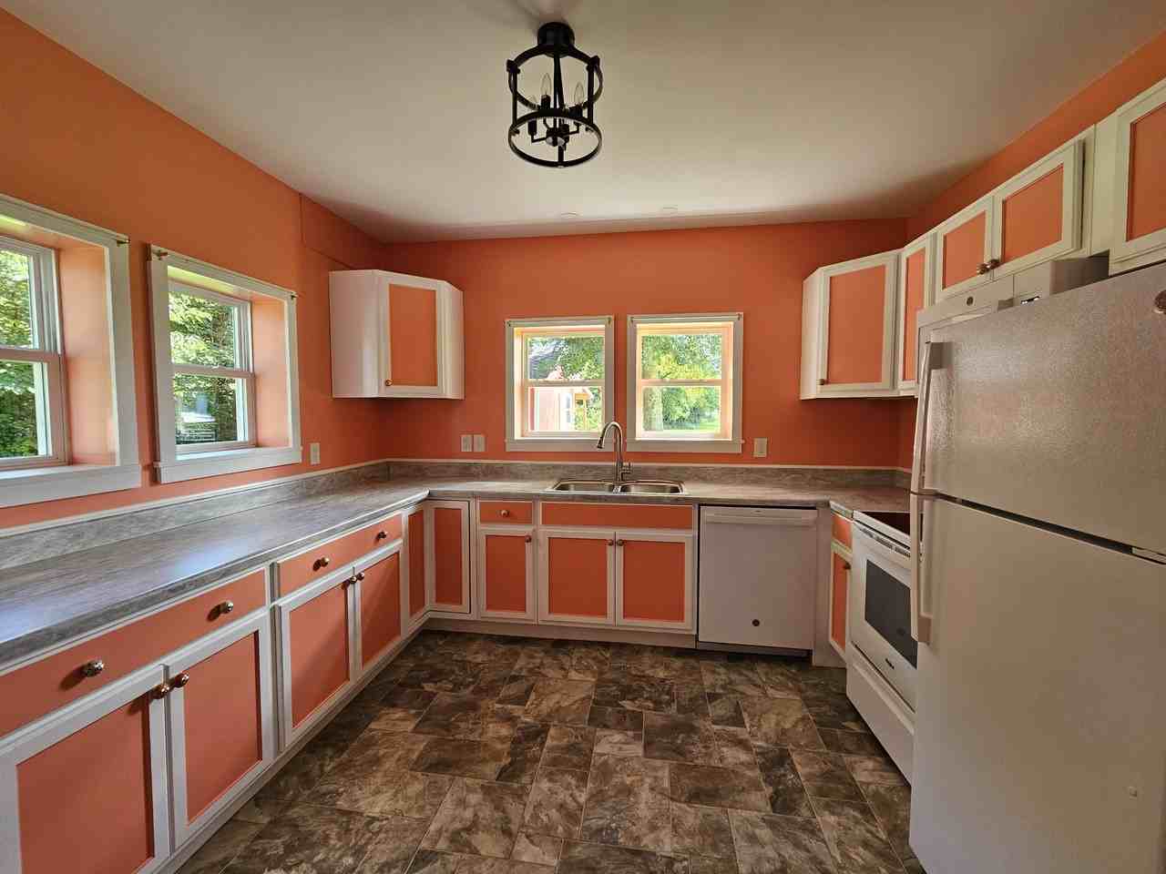 310 Hall St #NA - Photo 2 of 10