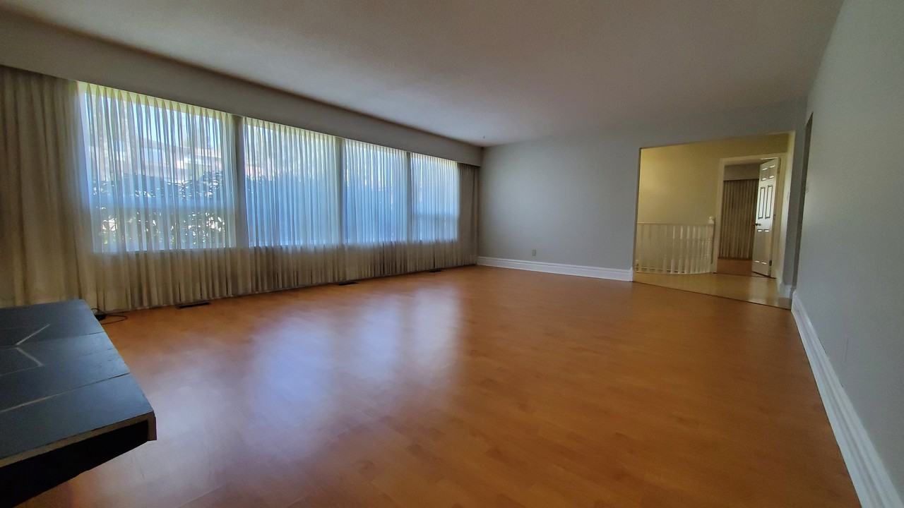 5400 Eglinton Street - Photo 2 of 28