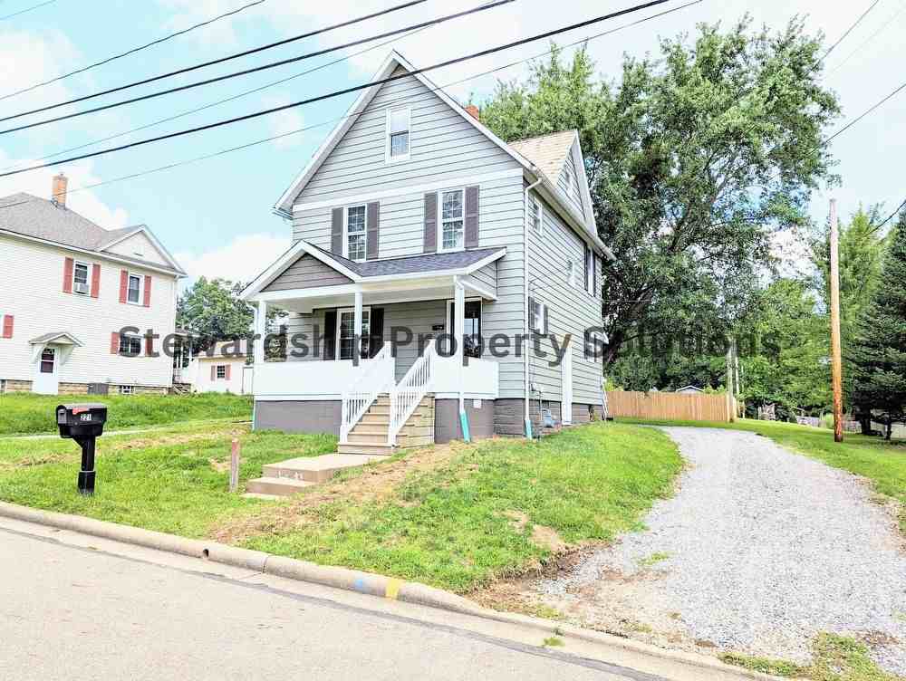 221 Harmon Ave Ne - Photo 2 of 14