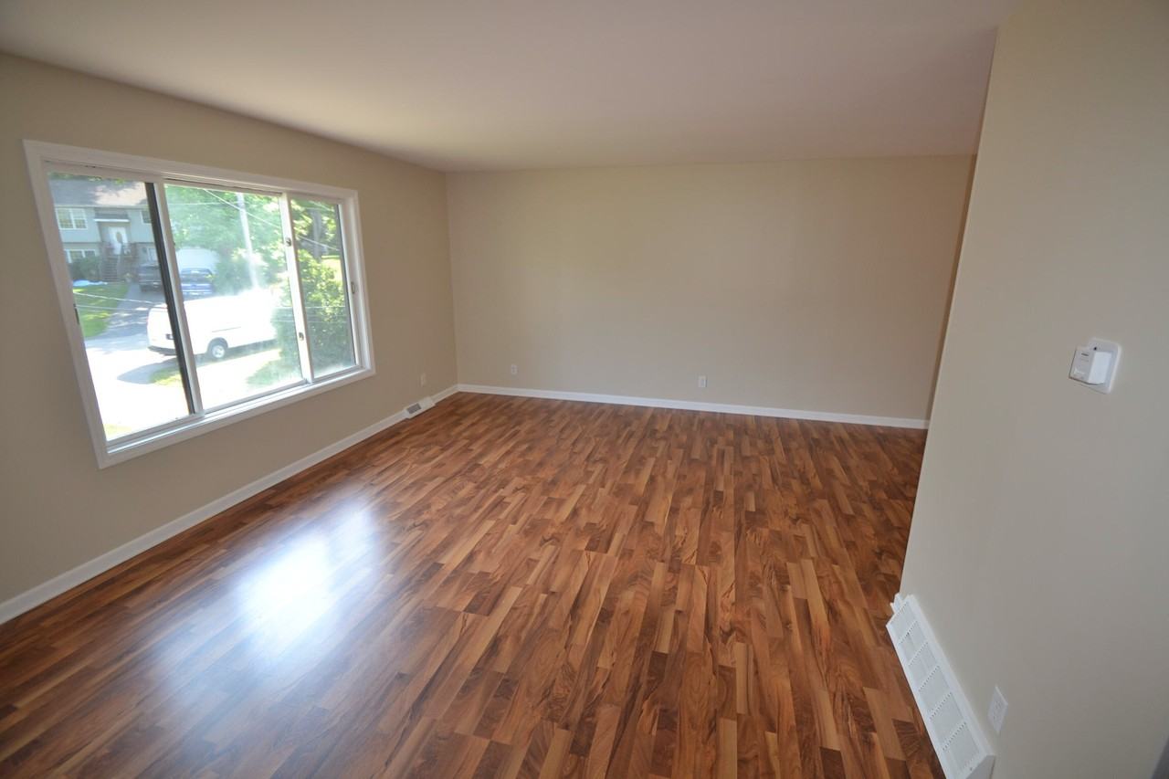 26178 Ingleside Dr - Photo 3 of 9