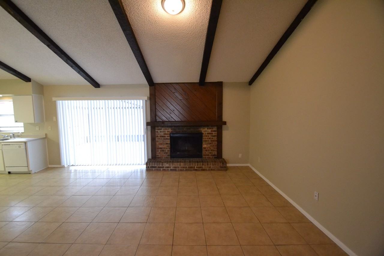 3653 Coppertree Cir - Photo 2 of 10