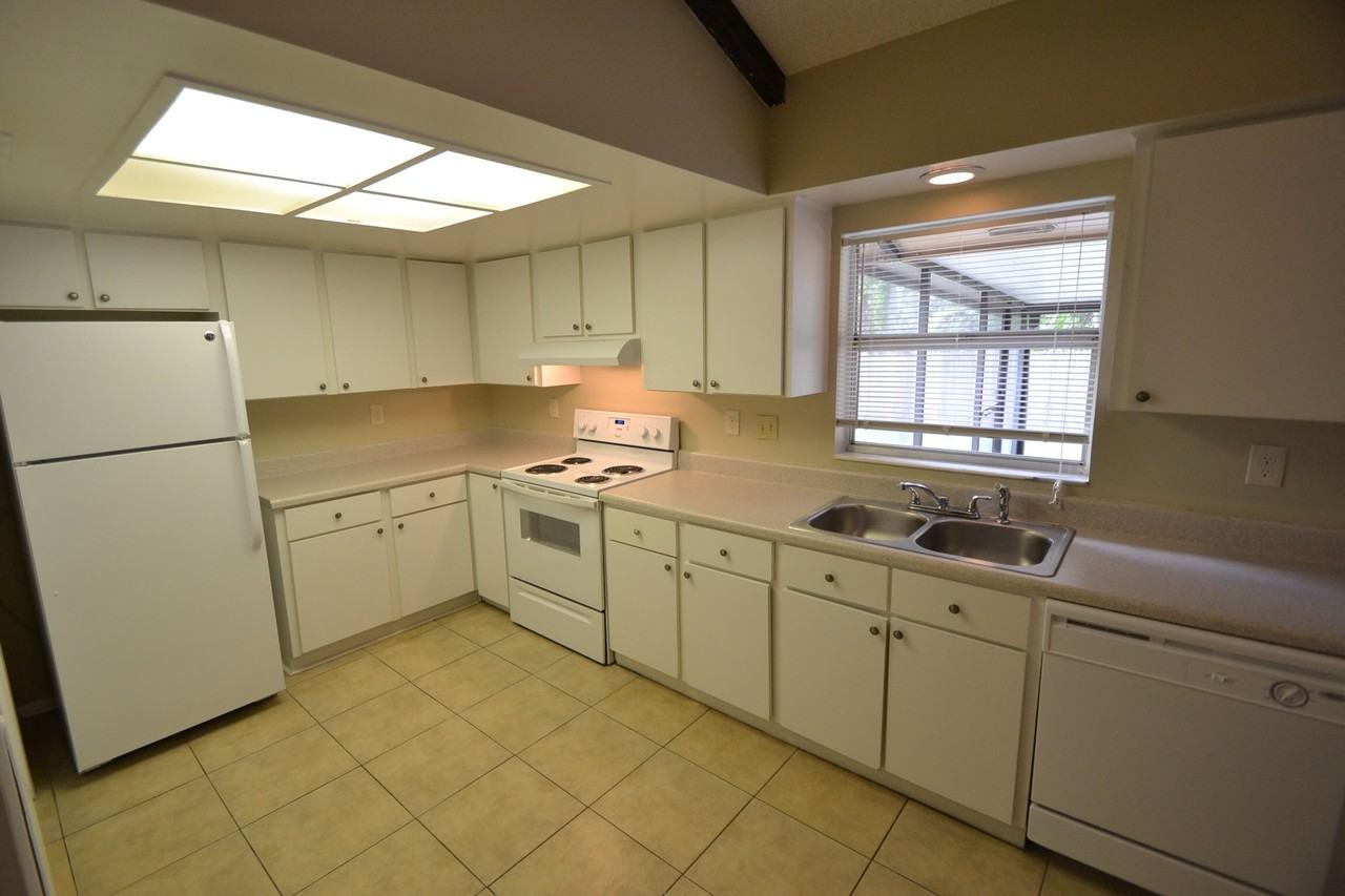 3653 Coppertree Cir - Photo 3 of 10