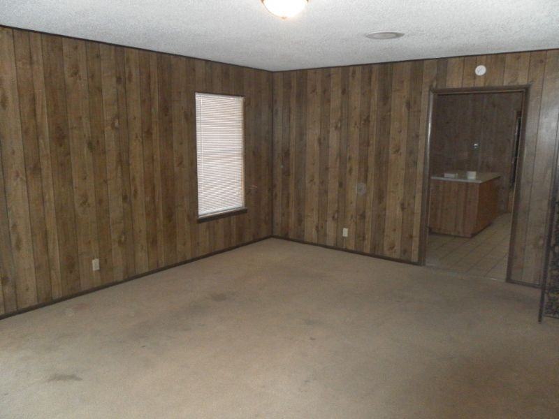 2737 Steves Ave - Photo 2 of 20