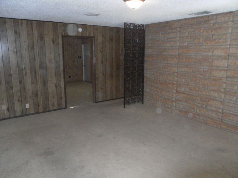 2737 Steves Ave - Photo 3 of 20