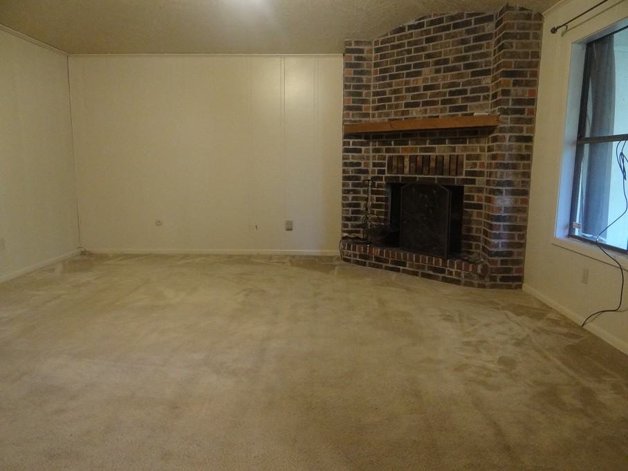 9235 Lombard St - Photo 2 of 11