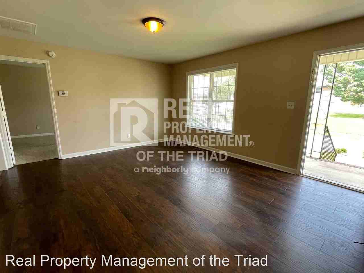 814 Carrieland Dr - Photo 2 of 14