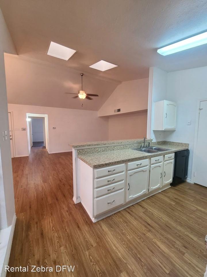 4633 Carr St - Photo 3 of 15