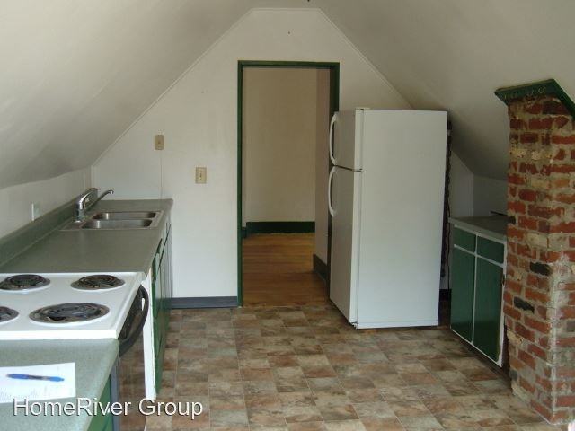 528 1/2  S. 5th Street W. - Photo 3 of 8