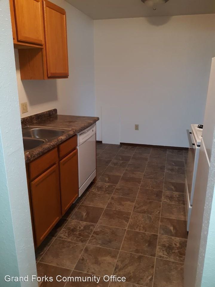 3425 S 10th St - Photo 3 of 15