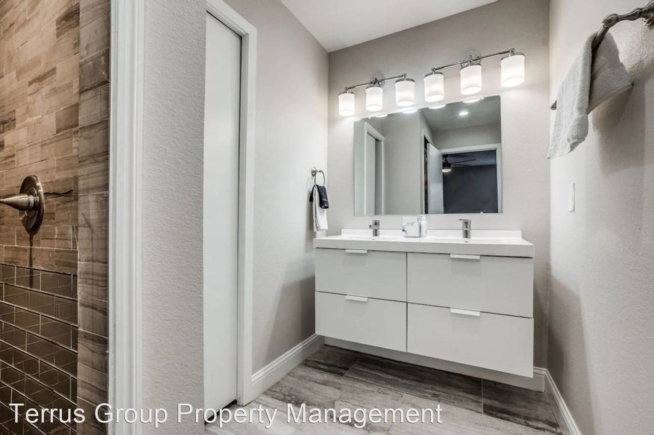 9404 Moss Farm Ln - Photo 3 of 15