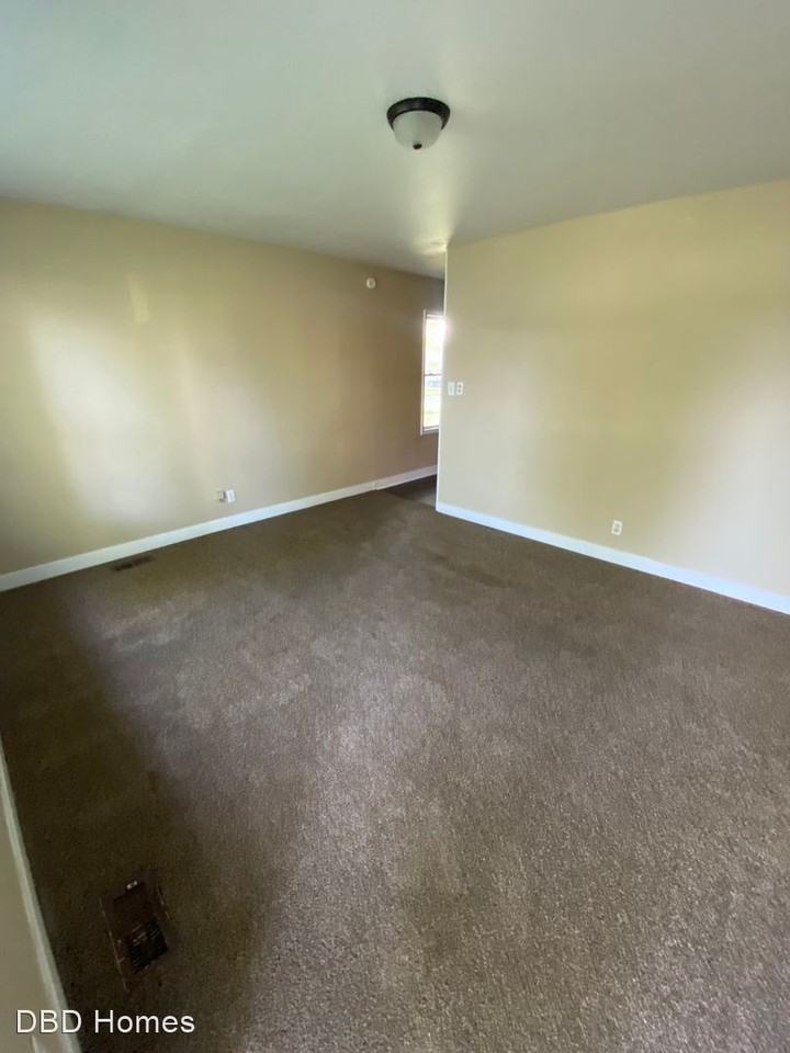 5032 Stony Run Ct - Photo 2 of 7