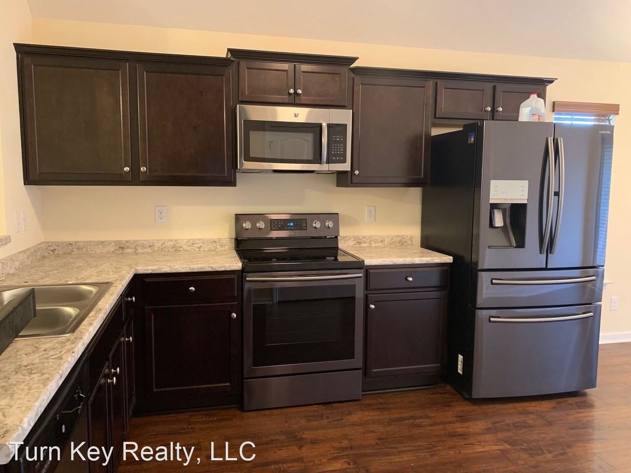 932 Alise Cir - Photo 2 of 10