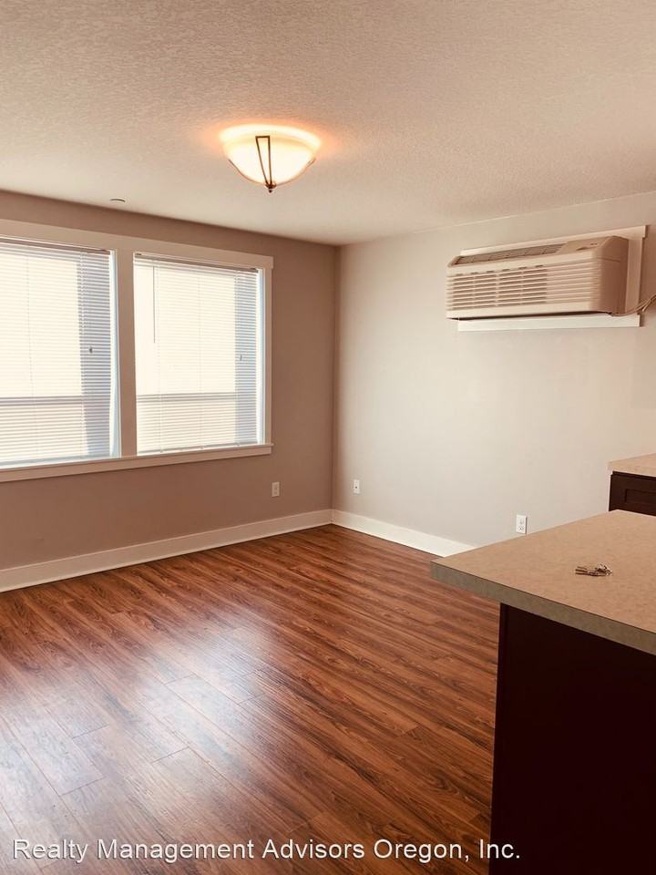 8207 - 8217 N Montana Ave - Photo 2 of 11