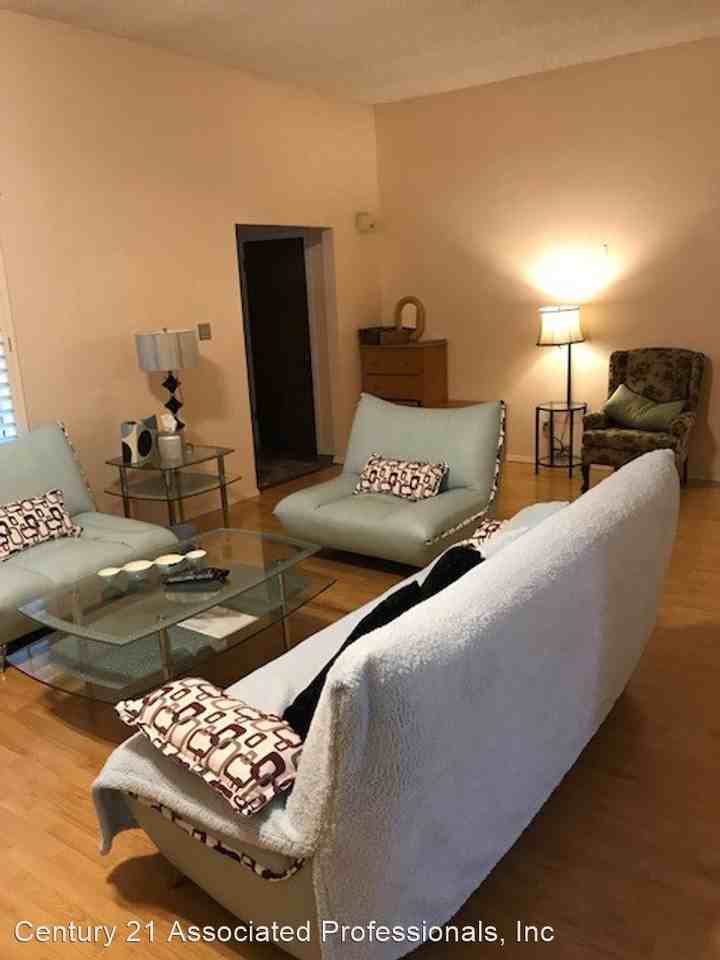 1802 Mountain Shadow Dr - Photo 2 of 12