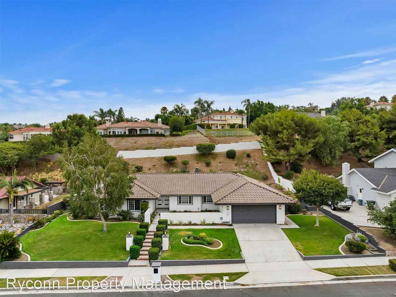1100 Country Club Dr - Photo 2 of 33