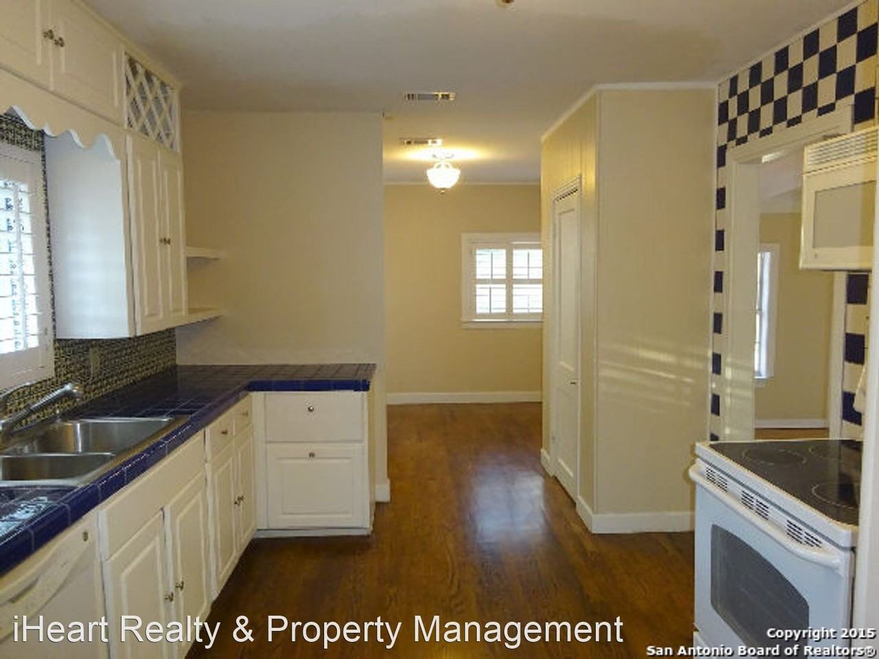 313 Lilac Ln - Photo 3 of 50