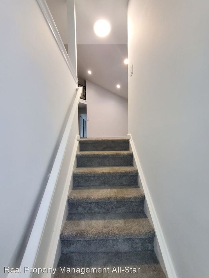 216 Sunshine Ct - Photo 3 of 22