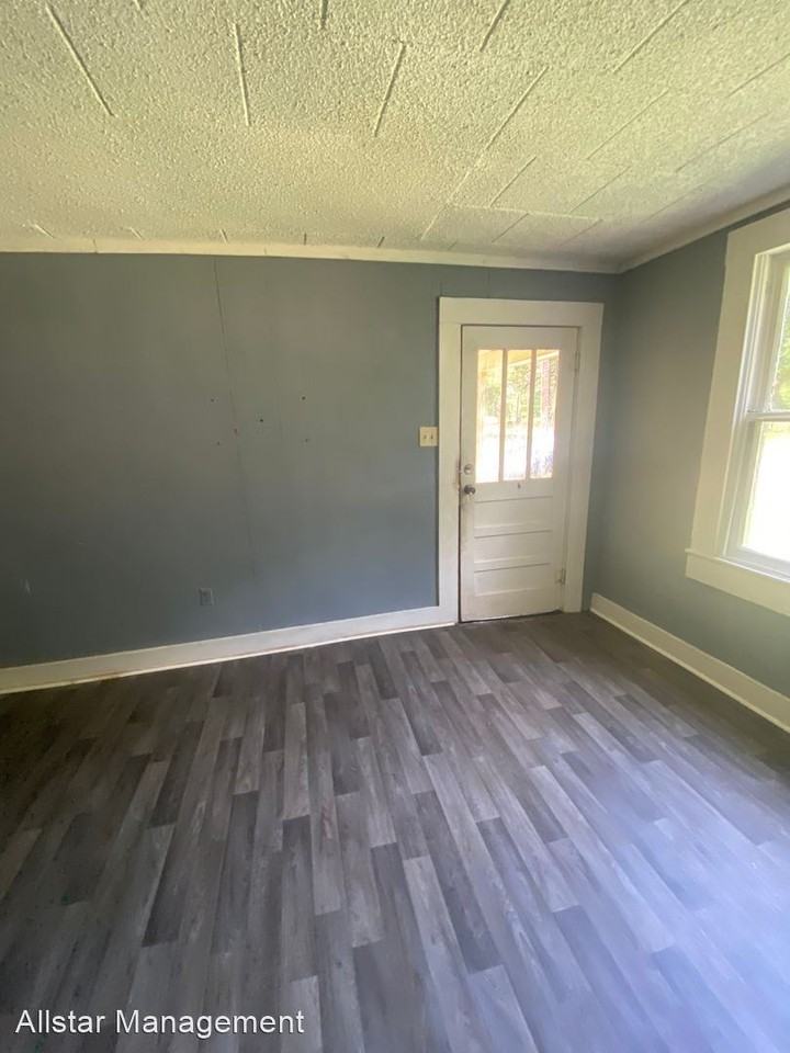 704 New St - Photo 3 of 10