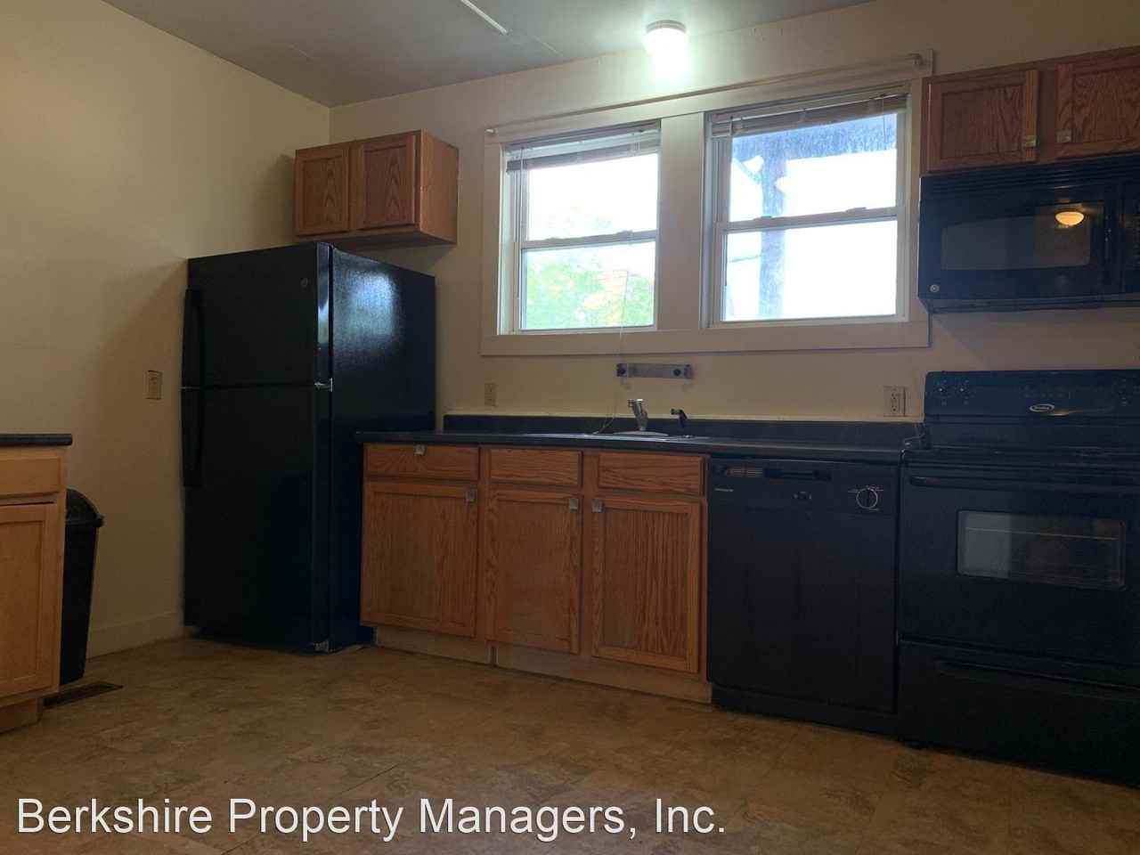 52-54 Bartlett Avenue - Photo 3 of 6