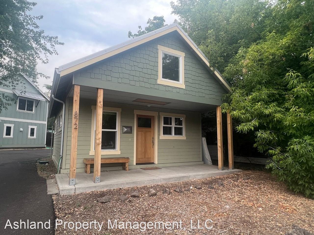 872 & 878 Siskiyou Blvd - Photo 2 of 11