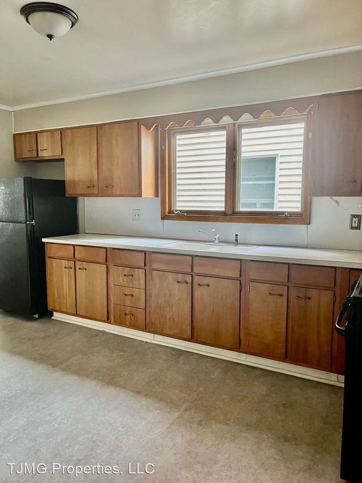 104 Melrose Ave - Photo 3 of 13