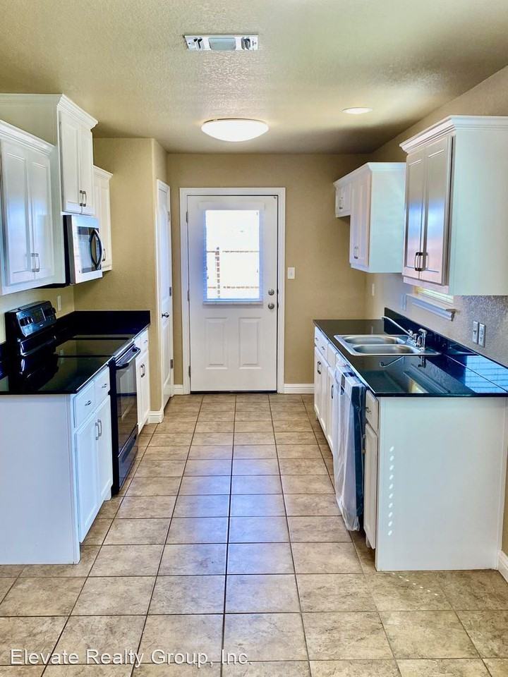 904 Dart Ct 906 Dart Ct - Photo 3 of 16