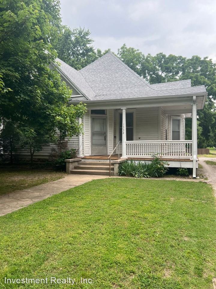 1332 N Summit Ave, Springfield, MO 65802 2 Bedroom House for 1,020