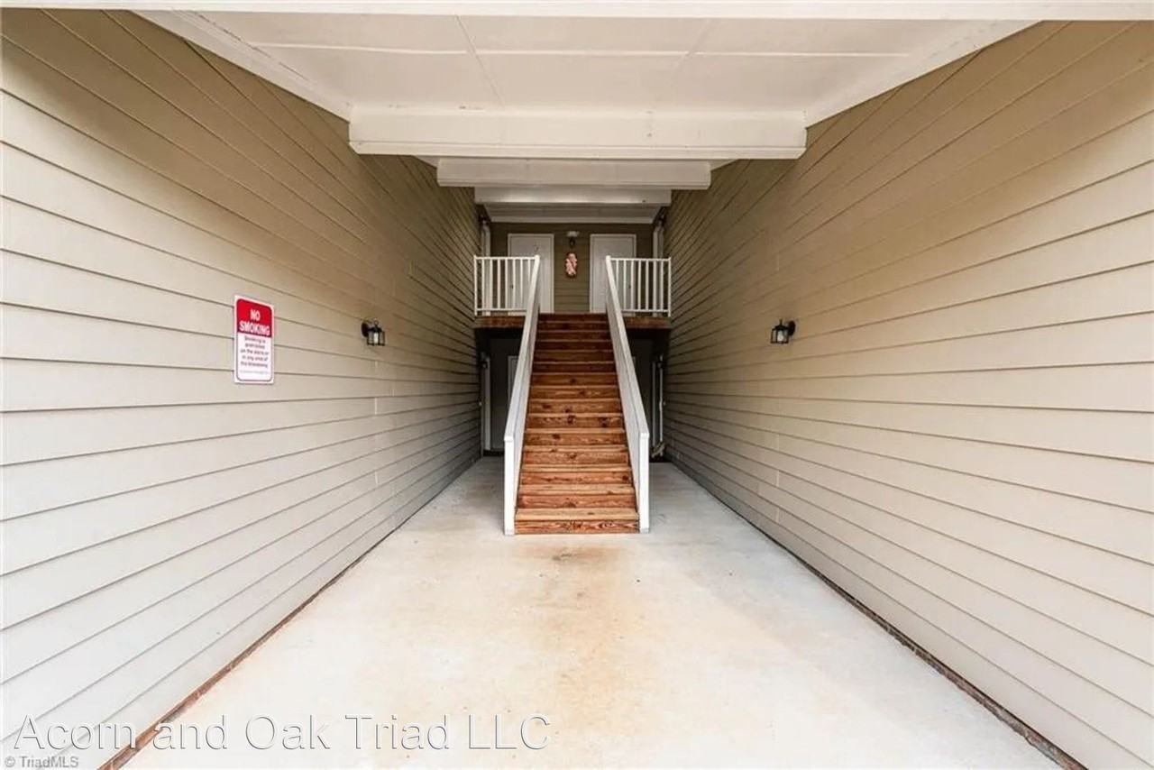15 Meadowood Glen Way Apt C - Photo 3 of 14