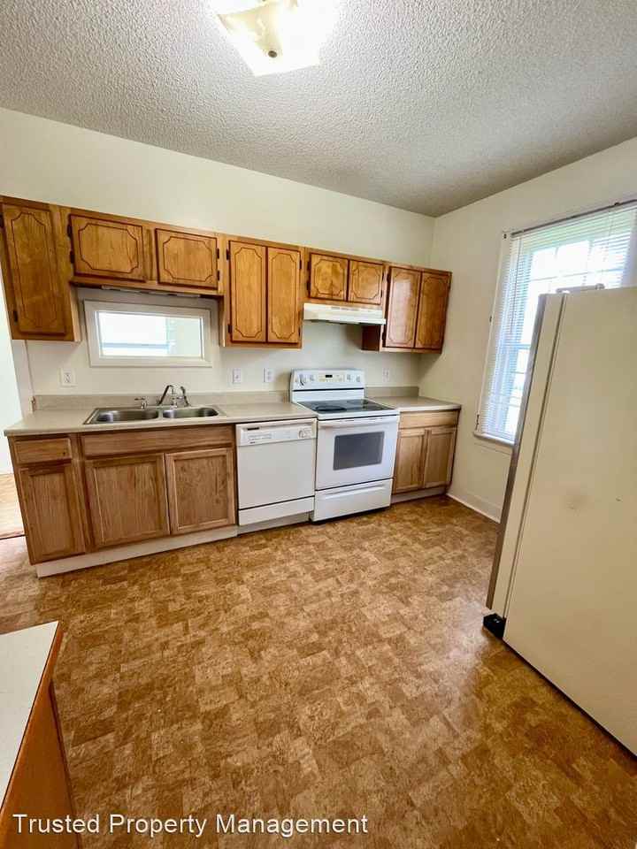 18 Elm St - Photo 3 of 9