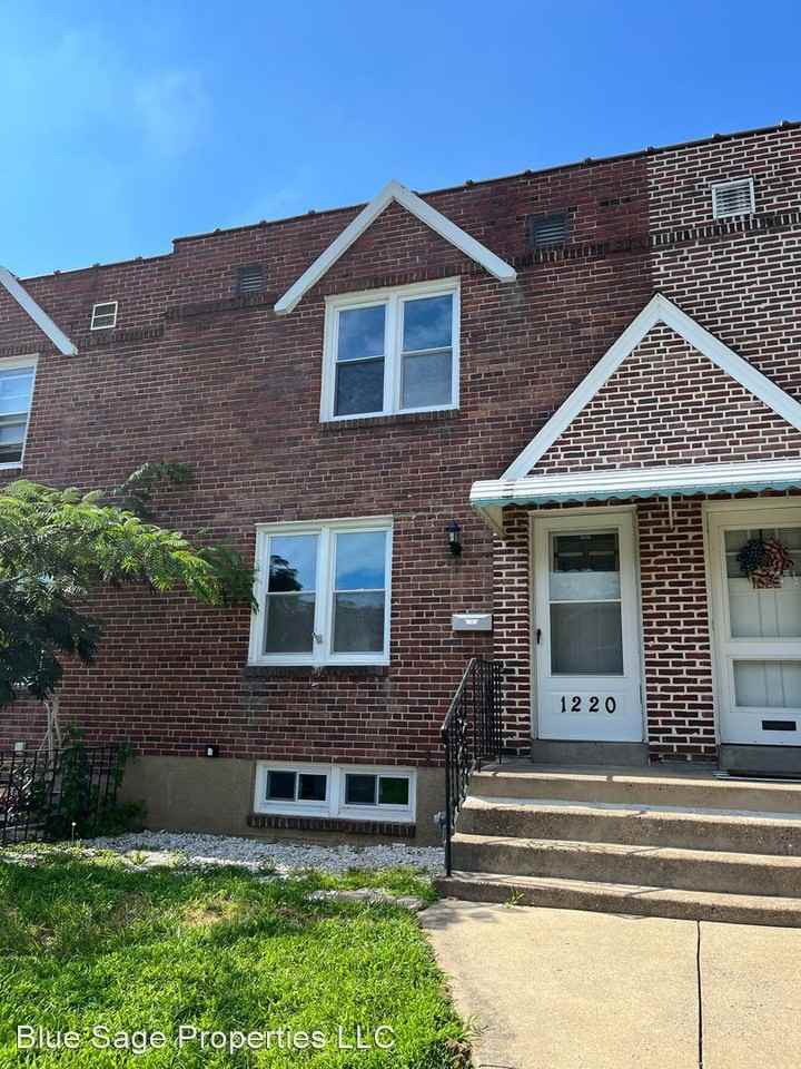 1220 Lawrence Ave - Photo 2 of 24