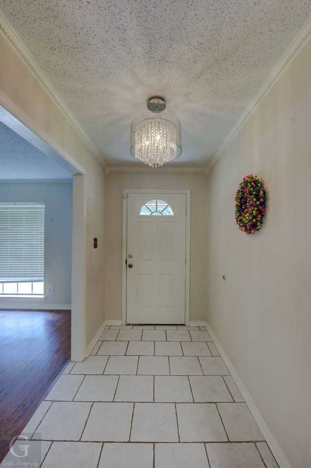 2502 Prestwick Ct - Photo 3 of 21