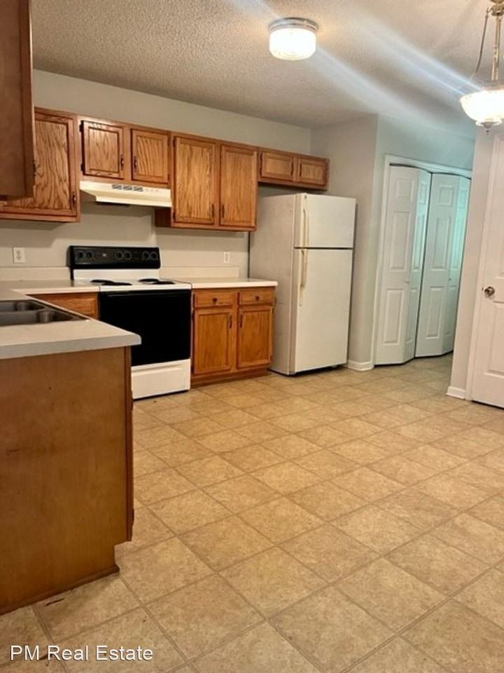 734 Breeze Hill Rd - Photo 2 of 8