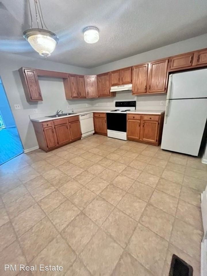 734 Breeze Hill Rd - Photo 3 of 8