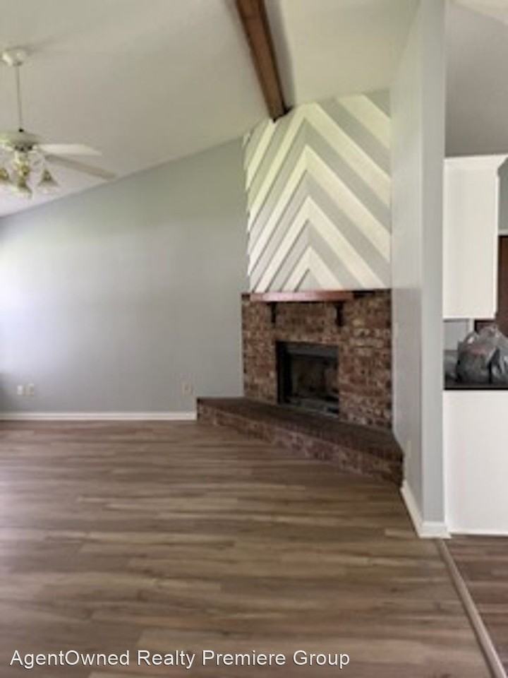 419 Carolina Cir - Photo 2 of 8