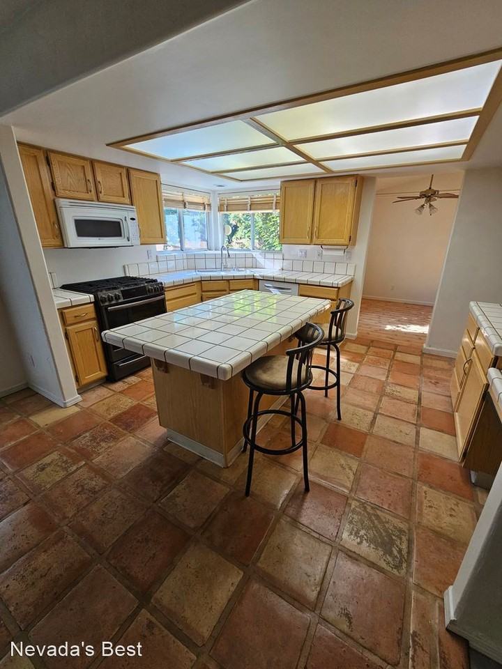 1725 Canyon Terrace Dr - Photo 2 of 26