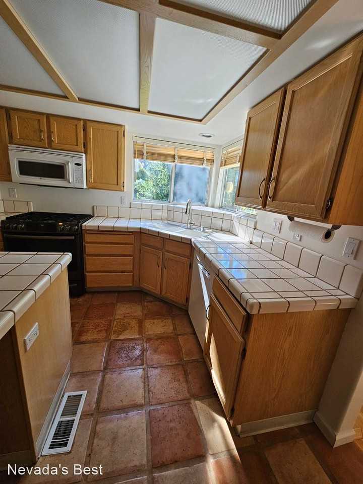 1725 Canyon Terrace Dr - Photo 3 of 26