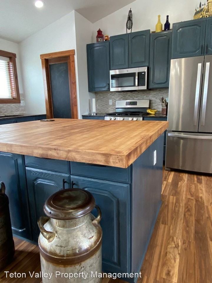 3341 Elk Ridge Rd - Photo 3 of 18