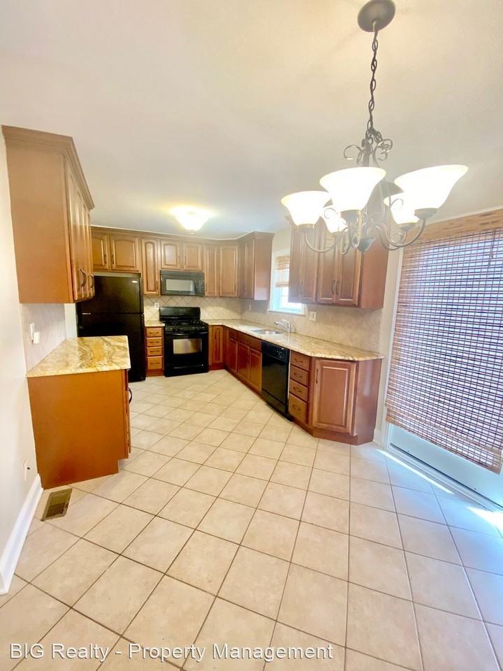 412 Snowflake Cir - Photo 2 of 16