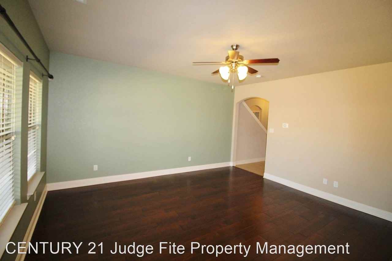 107 Buckingham Dr - Photo 2 of 11