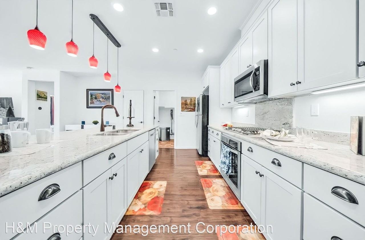 1219 Steinbeck Dr - Photo 3 of 14