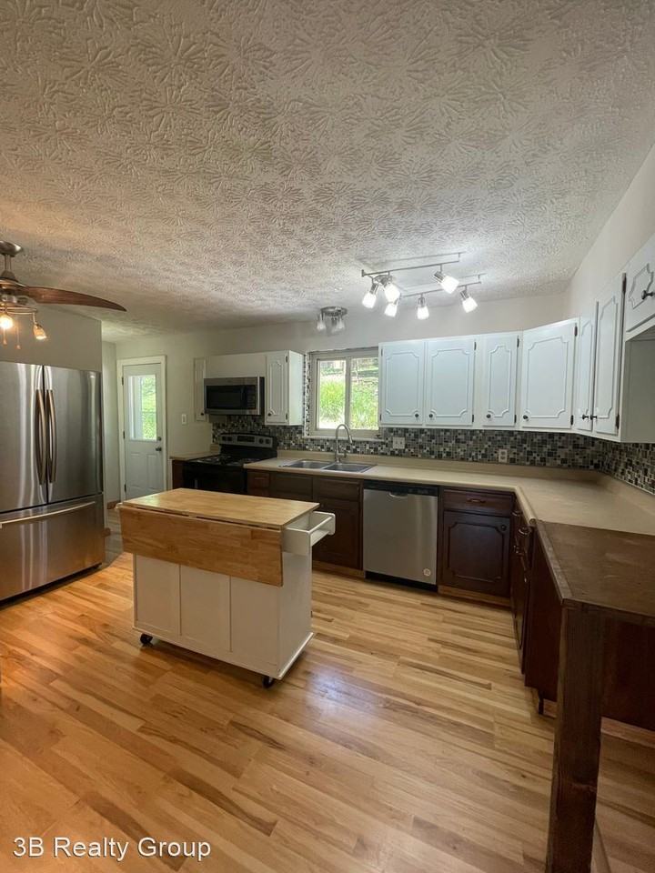 5211 Rybolt Rd - Photo 3 of 18