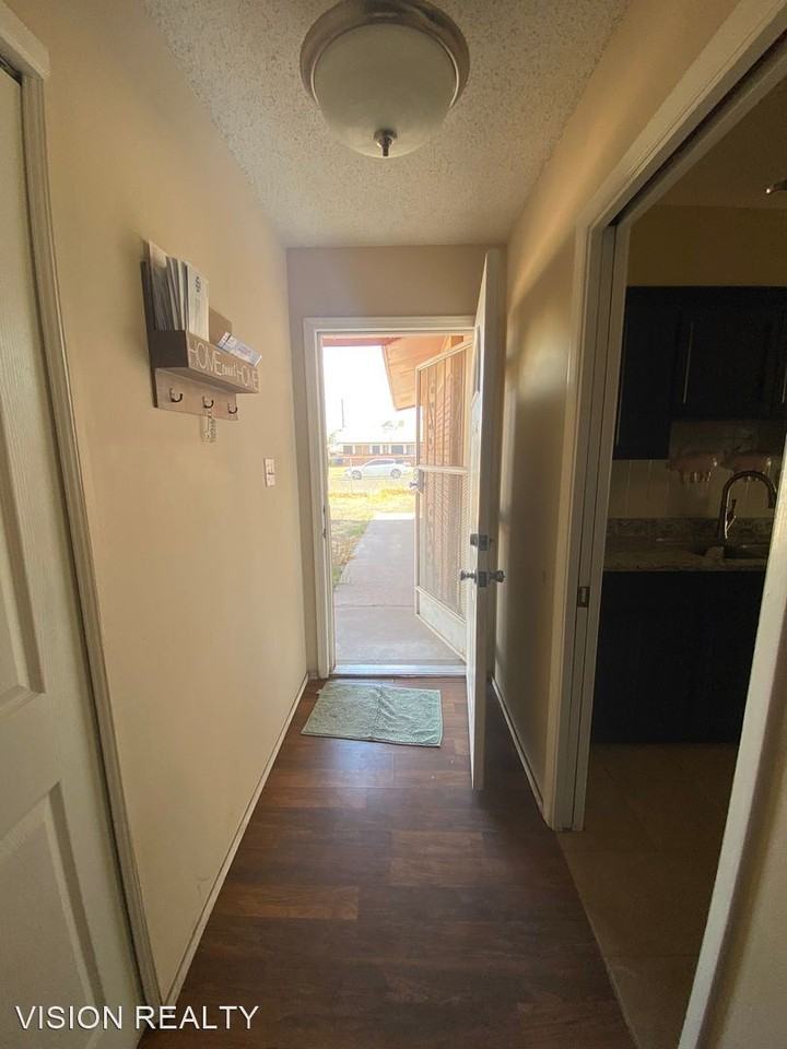 4801 Junction Ave - Photo 2 of 20