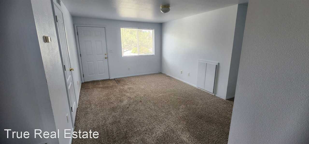 1270 W. Newlands Drive - Photo 2 of 7