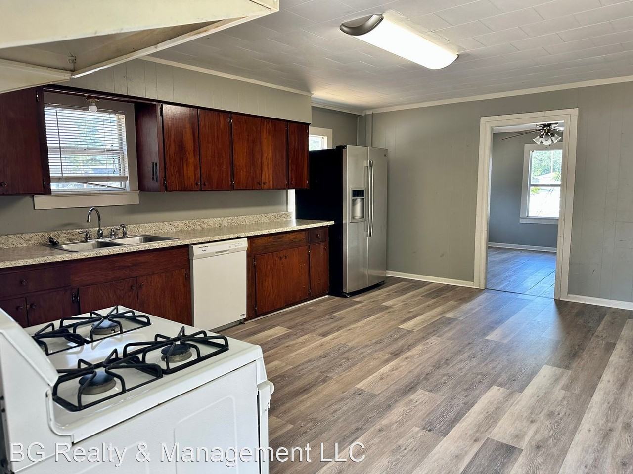 507 N Lamar St - Photo 3 of 14