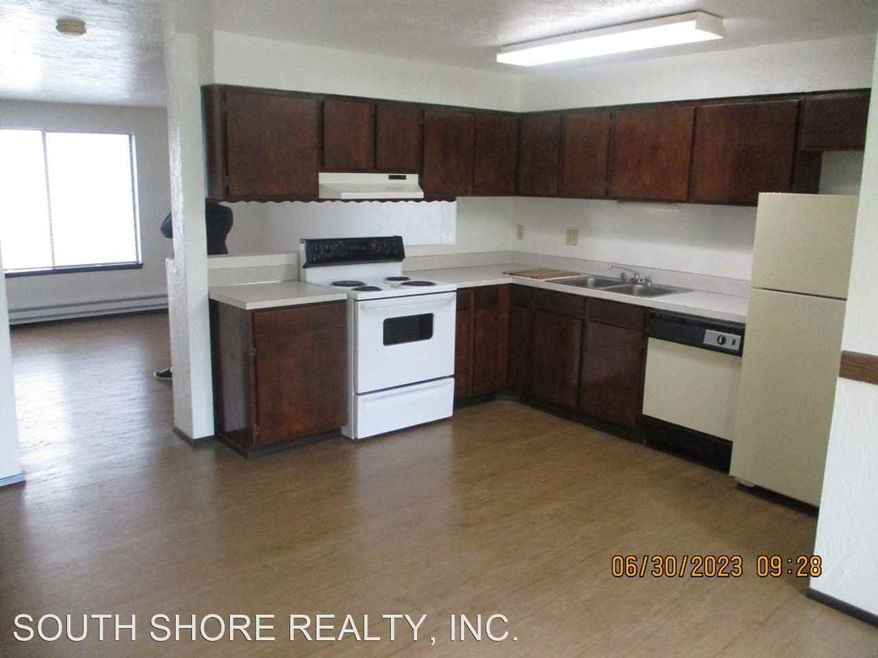 1123 Ruby Ct - Photo 3 of 13