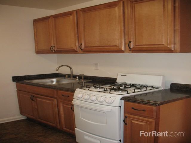 New Center Plaza Apartments & The Marlenor Apartments - Photo 2 of 12