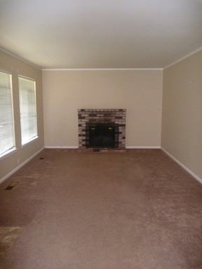 2390 Woodland Ave - Photo 2 of 11