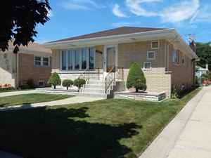 8668 Ainslie St - Photo 3 of 23