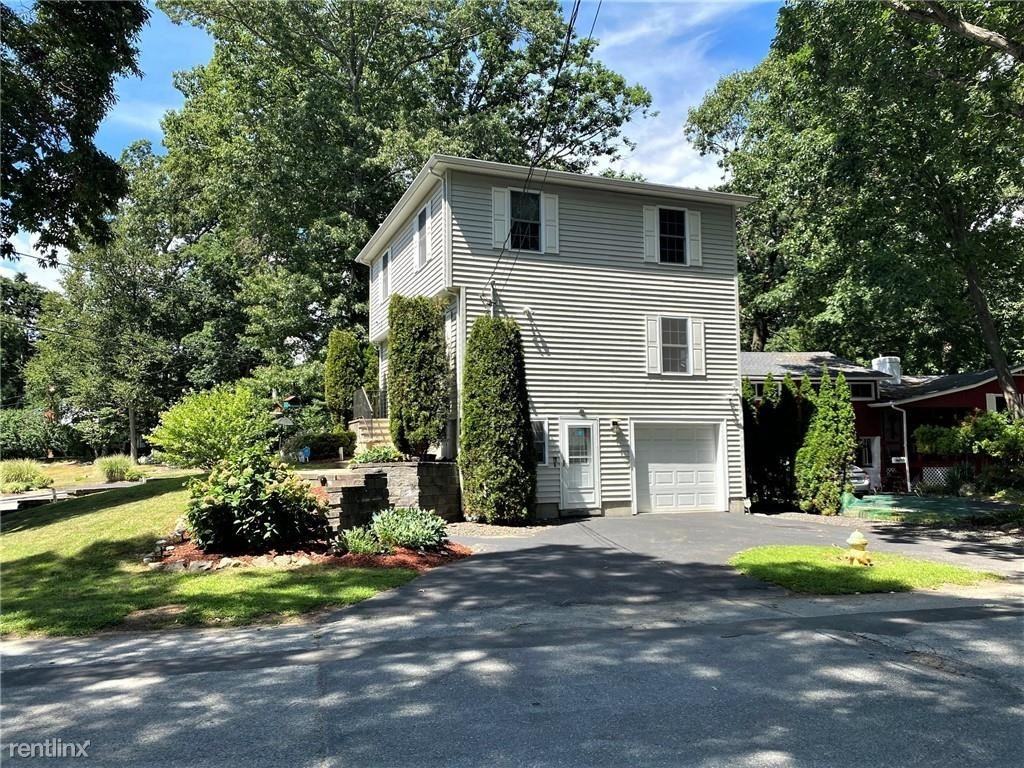 303 Reservoir Ave - Photo 2 of 10