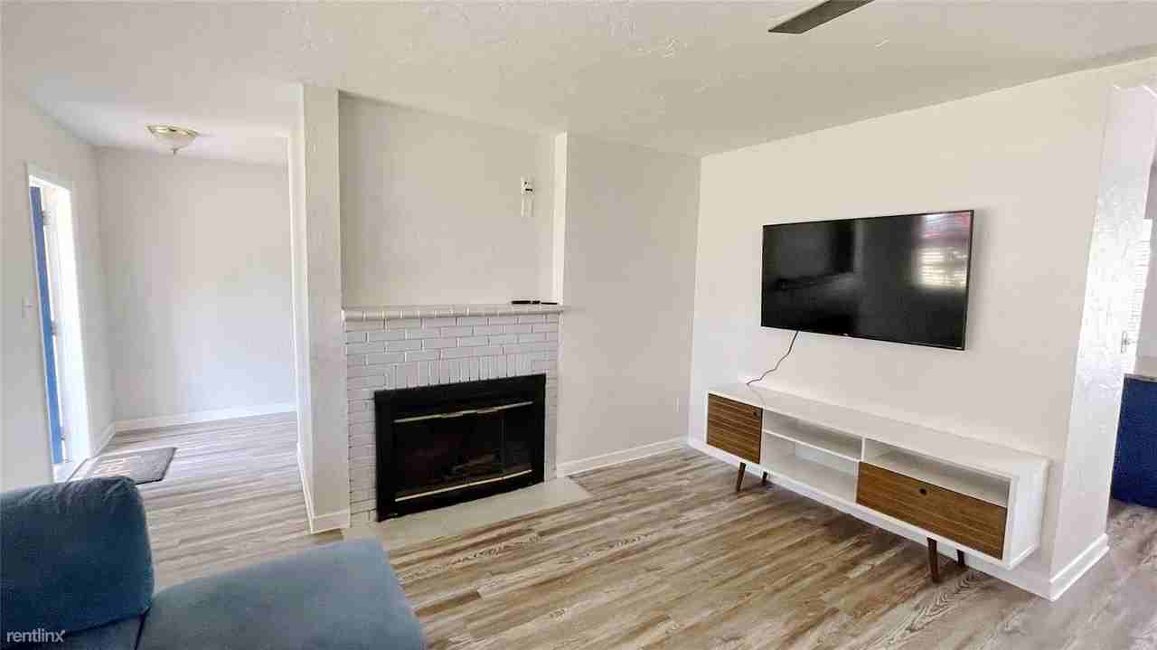 213 Sw 3rd Pl - Photo 3 of 29